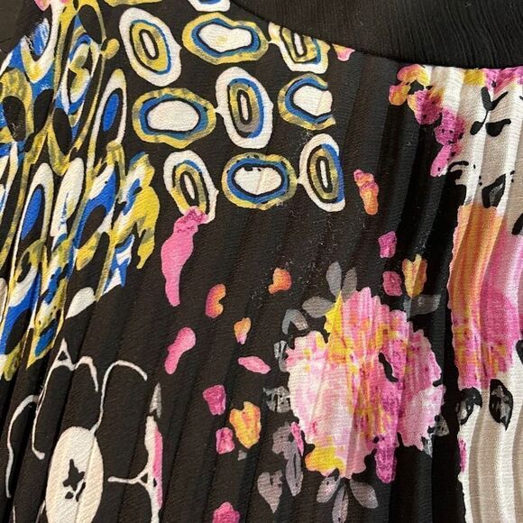 Essentials By Milano Dress. Size 6 - Picture 7 of 11